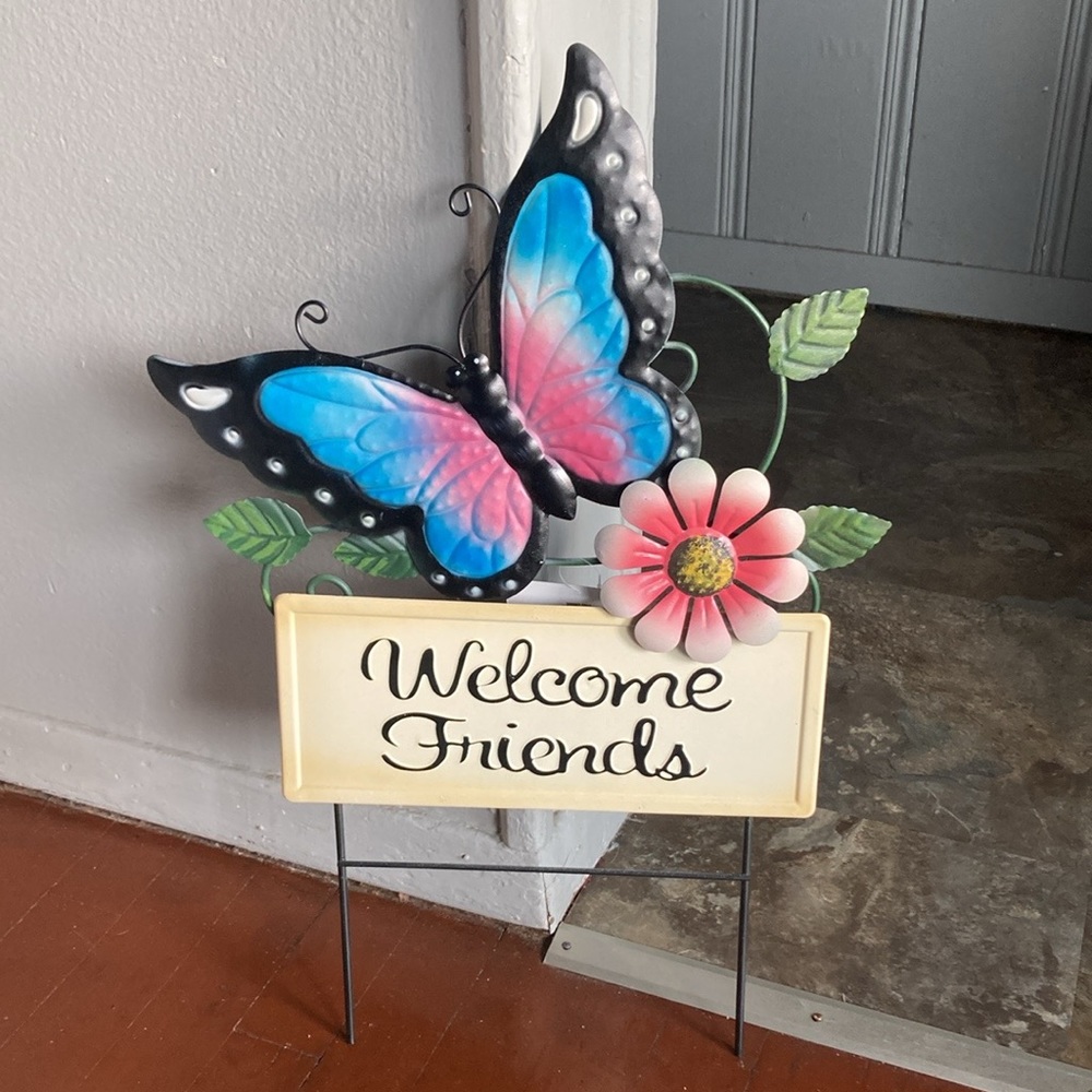 NWT Gorgeous WELCOME FRIENDS Butterfly 🦋 Floral 🌸 Metal Garden Yard Stake Sign